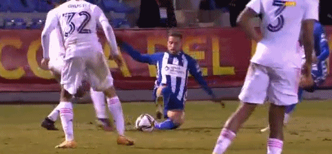 斯潘塞是NCAA长曲棍球历史助攻王，获得最高荣誉后改打篮球（NCAA长曲棍球历史助攻王斯潘塞获最高荣誉后转战篮球）