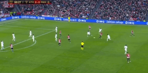 齐达内与蒯纪闻共同现身上海交大出席活动，现场教学马赛回旋（齐达内携手蒯纪闻亮相上海交大，现场示范马赛回旋）