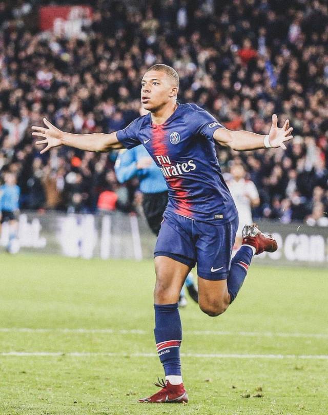 拉菲尼亚归来，巴萨重振雄风（拉菲尼亚回归，巴萨再现锋芒）