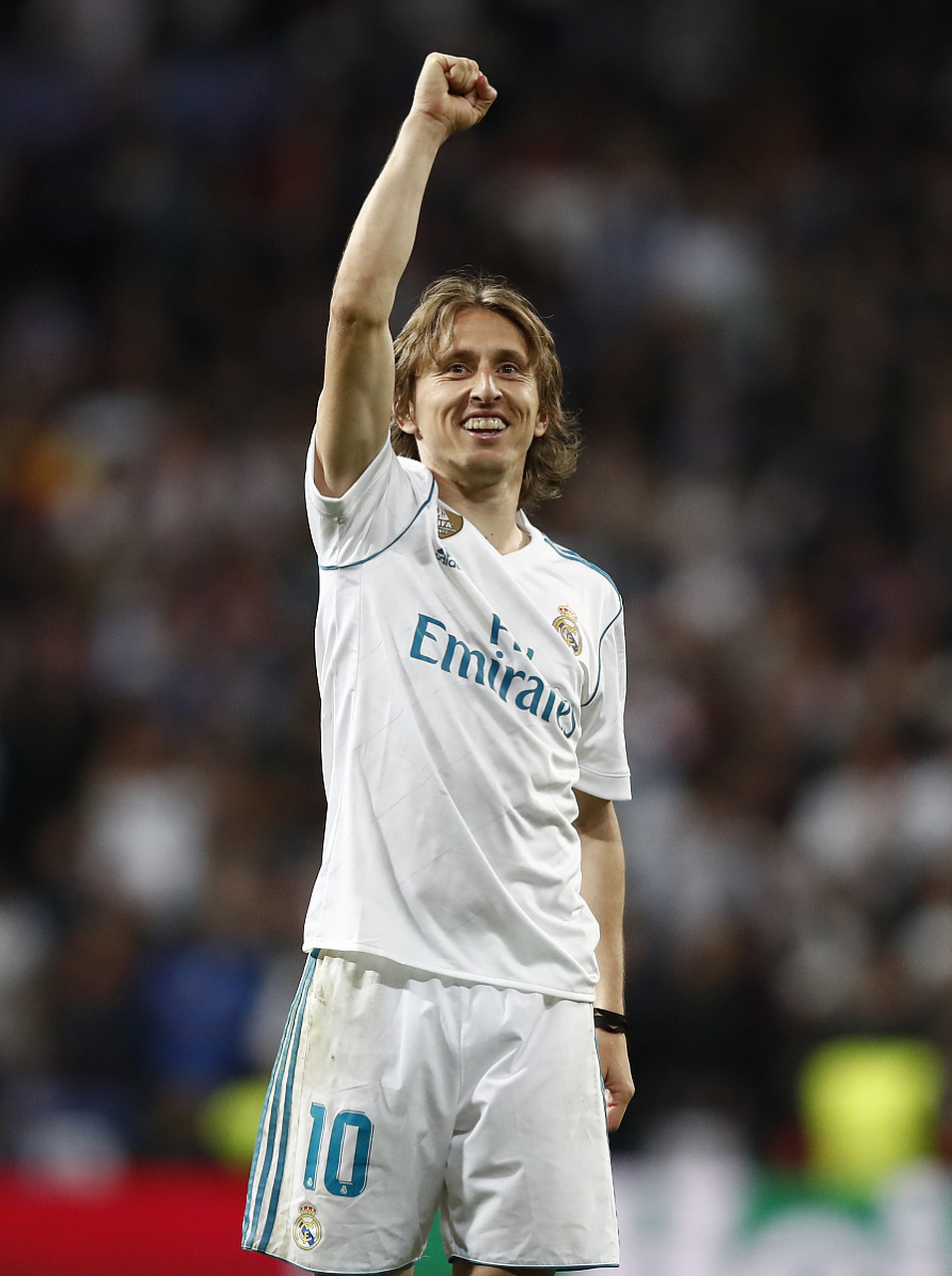 NBA：湖人险胜火箭 詹姆斯砍下全场最高分（湖人惊险击退火箭，詹姆斯轰全场最高分）