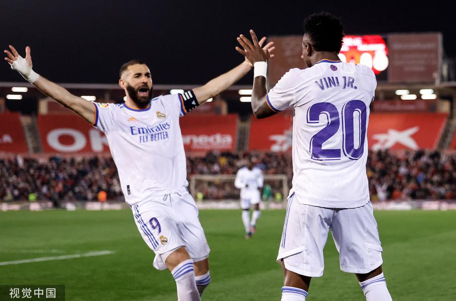 黄蜂新秀突破技术惊艳全场（黄蜂新星突破身手惊艳全场）