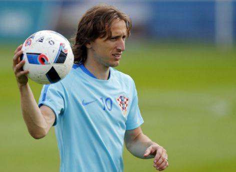 拉波尔塔：皇马上轮的两球都不该算；他们对巴萨有一种执念（拉波尔塔：皇马上轮两球不应有效，他们对巴萨抱有执念）